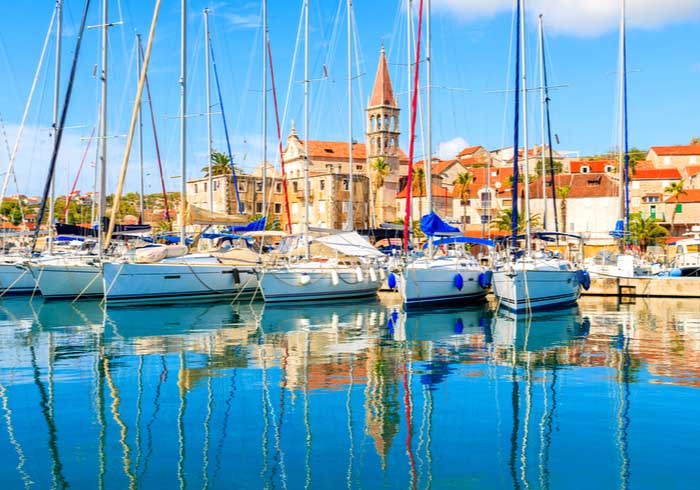 Milna harbor island Brac – Sailing honeymoon Croatia, Travelive