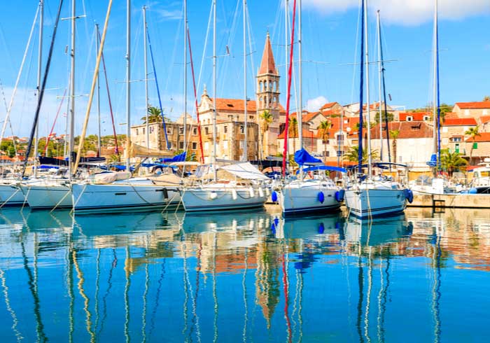 Milna harbor island Brac – Sailing honeymoon Croatia, Travelive