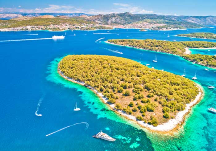 Sailing around Paklinski Islands – Romantic Croatian Honeymoon Package, Travelive