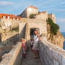 Family walking on Dubrovnik walls – Vacation Packages in Croatia, Travelive