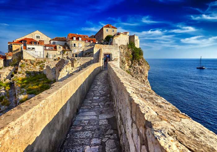 Dubrovnik walls – Holidays in Dalmatia created by Travelive