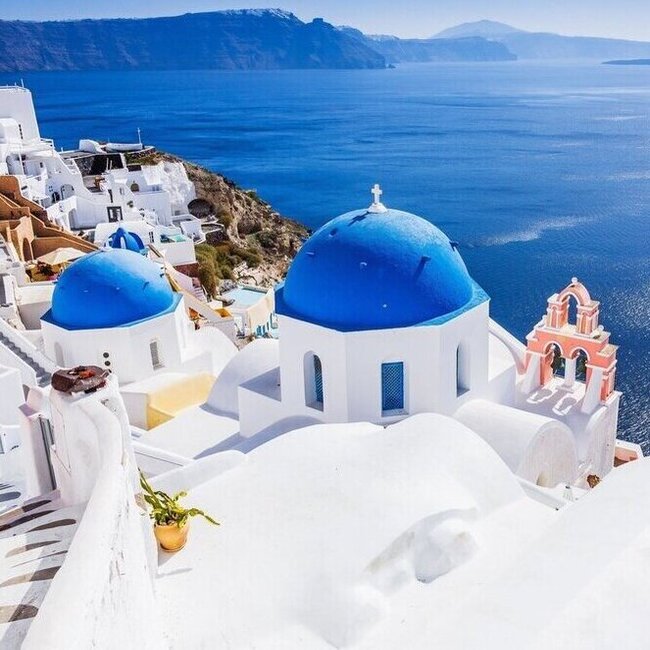 Santorini – Cliffside views, top destinations in Greece, Luxury holidays with Travelive