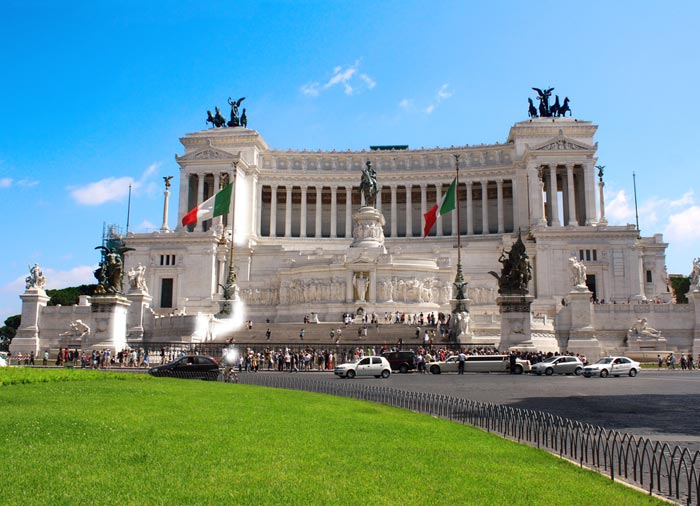 Vittorio Emanuele Monument – Piazza Venezia, Venice Florence Rome Amalfi Coast tours, Travelive