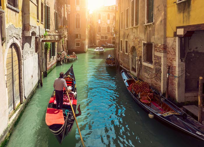 Gondola – Venice and Florence Vacation packages by Travelive, luxury travel agency