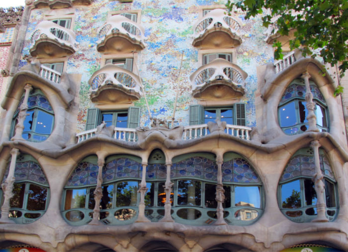 Romantic Spanish Welcome Barcelona Modernist Tour Luxury Honeymoon Packages Travelive